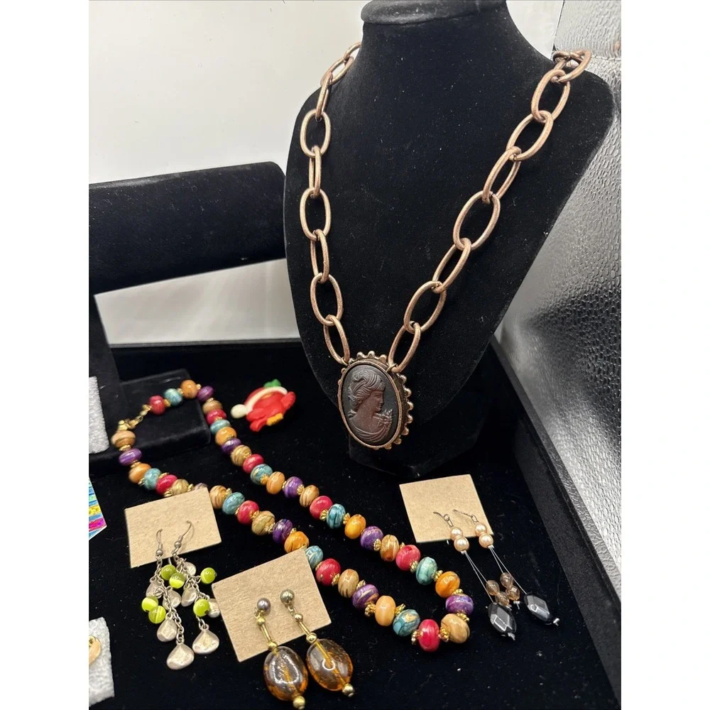 Vintage Lot of 15 Necklaces, Bracelets,‎ Earrings, Brooches